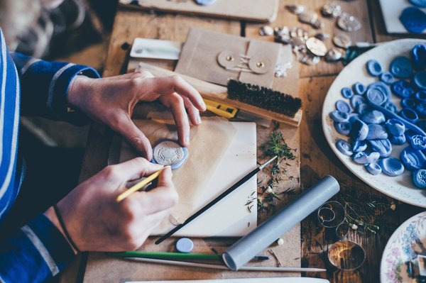 Comment fabriquer des bijoux DIY ?